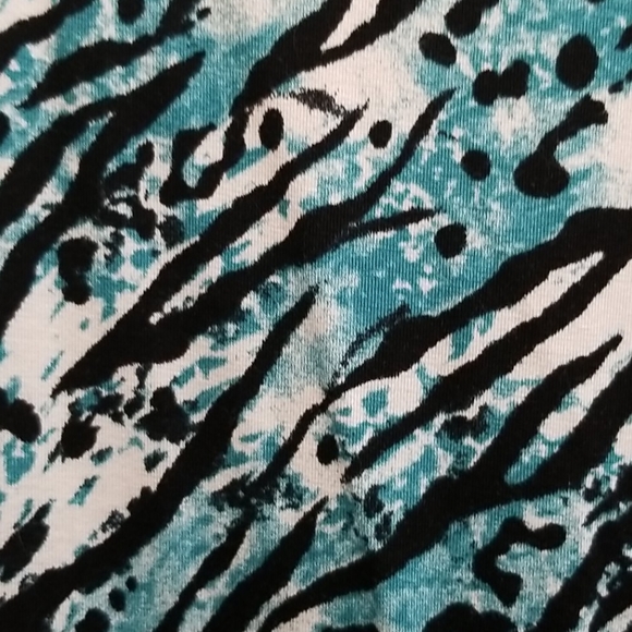 Adorable top by Be Stage NWT L - Picture 2 of 5